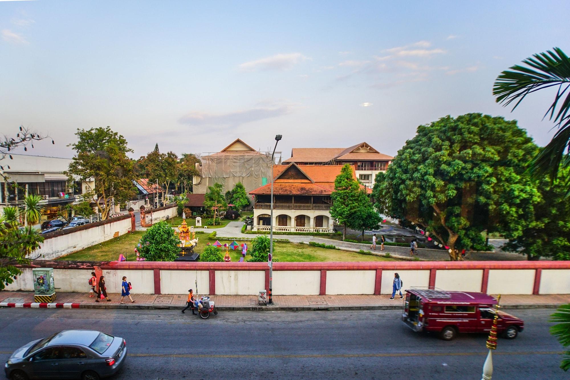 Parasol Inn Chiang Mai Old City Hotel Exterior foto